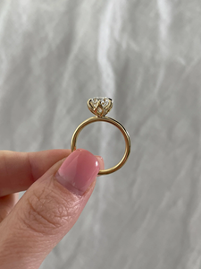 แหวนส่วนตัวที่ไม่เหมือนใคร แหวนหมั้นเพชรทรงกลมทอง 14k สำหรับผู้หญิง สไตล์โซลิแทร์คลาสสิก - Product Image 5