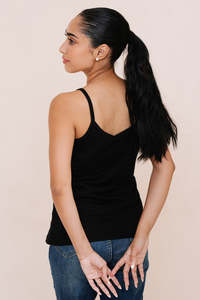 Débardeur classique pour femme, matériau léger et durable, parfait pour un style décontracté et athleisure. - Product Image 2