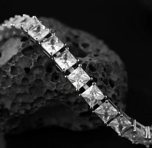 Pulsera de tenis de moissanita de lujo con corte princesa, estilo hip hop, con incrustaciones de diamantes, de oro blanco, tipo cadena de muñeca - Product Image 4
