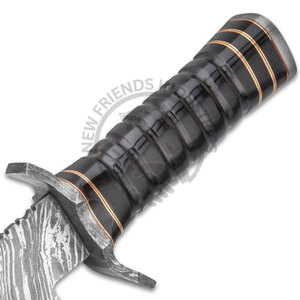 Nouvelle édition artisanale de couteau de chasse en acier Damas de 14 pouces avec manche en corne de buffle et laiton, lame fixe forgée et affûtée, type Bowie - Product Image 3