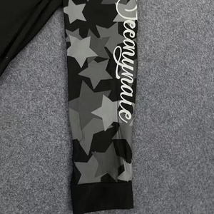 Camiseta de Hombre de Alta Calidad, Estilo Urbano, Hombros Caídos, Negra, Manga Larga con Diseño de Estrellas en las Mangas - Product Image 3