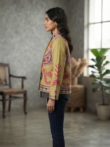 Veste en velours brodée Suzani beige de qualité supérieure pour femme, motif Paisley rose, style botanique bohème, vente en gros, vêtements d'extérieur tendance pour boutique - Product Image 3
