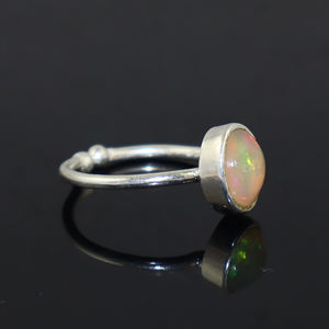 Anillo ajustable chapado en plata de ley 925 con ópalo de fuego etíope natural de diseño antiguo, forma ovalada, para mujeres y niñas. - Product Image 2
