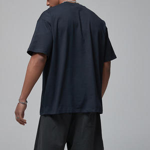 Fabricant OEM de t-shirts sur mesure en gros, fournisseur de tissus jersey 220 GSM, fabrication de vêtements en gros avec étiquette privée - Product Image 4