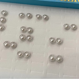 Boucles d'oreilles en perles d'eau douce blanches de 7 à 8 mm avec aiguilles d'oreille Mantou - Brillantes et impeccables - Product Image 3