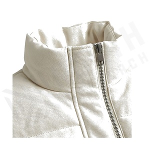 เสื้อแจ็คเก็ตพัฟเฟอร์สีขาวแบบเย็บลาย  แขนยาว คอตั้ง ปิดด้วยซิป  บุใยโพลีเอสเตอร์หนา  ความยาวสั้น เหมาะสำหรับฤดูหนาว - Product Image 5