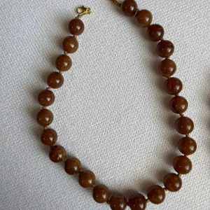 Collier tendance minimaliste en résine modèle ange pour femmes et jeunes filles – Artisanat en résine de haute qualité au look audacieux et moderne - Product Image 1