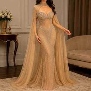 Vestido de sirena color champán nude con adornos de cristales, capa transparente, manga casquillo, corsé, largo hasta el suelo, escote corazón - Product Image 4