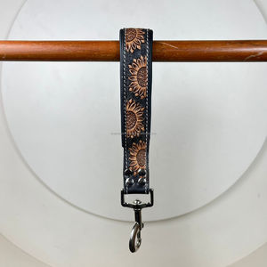 Nouveau style personnalisé de laisse pour chien en cuir véritable usiné à la main, support solide de conception de tournesol, produits décoratifs pour animaux de compagnie pour unisexe - Product Image 4