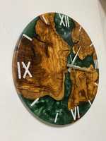 Horloge murale artisanale en résine sur mesure avec bois d'olivier, résine époxy verte, plaque de 25 mm d'épaisseur, mouvement mécanique, style moderne