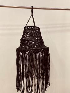 Panier suspendu en macramé noir, plante suspendue tissée, décoration murale pour la maison - Product Image 1