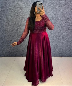 ชุดเดรสผ้าไหม Fendi ประดับเลื่อมและลูกปัดสุดหรู พร้อมผ้าคลุมไหล่และเข็มขัดคาดเอว เหมาะสำหรับงานเทศกาล ราคาขายส่ง เสื้อผ้าชาติพันธุ์ สีไวน์ - Product Image 3