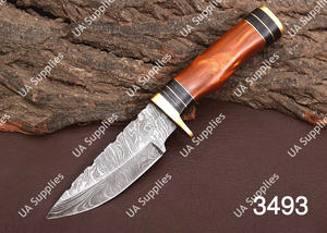 Couteau de chasse Skinner Damas sur mesure OEM ODM, ultra-affûté, avec manche en résine époxy de qualité supérieure, garde en laiton et étui en cuir - Product Image 5