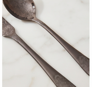 Juego de cubiertos metálicos con acabado mate vintage y diseño resistente al óxido para uso en ocasiones de boda. - Product Image 2
