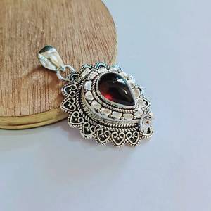จี้เพชรพลอยธรรมชาติ NIKHIL GEMS รุ่นกล่องลับวินเทจ สำหรับงานหมั้น ทำด้วยมือจากเงินแท้ 925 พร้อมช่องเก็บของซ่อน - Product Image 4