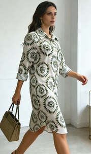 เดรสเชิ้ตผู้หญิงทรงมิดิ สีเขียวลายดอกไม้ แขนยาว ติดกระดุมด้านหน้า สวมใส่สบาย น้ำหนักเบา ระบายอากาศได้ดี ผลิตจากผ้าซาตินโพลีเอสเตอร์ 100% เหมาะสำหรับใส่ในชีวิตประจำวัน - Product Image 6