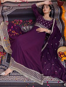 Dernier modèle de robe Anarkali traditionnelle pour femme, violette, manches 3/4, en crêpe de georgette, semi-couturée, pour mariages et fêtes - Product Image 6