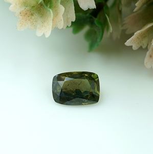 พลอยไพลินสีเขียวอมฟ้าธรรมชาติทรงคุชชั่น ขนาด 6.5x4.5x3 มม. น้ำหนัก 0.86 กะรัต สำหรับทำเครื่องประดับที่ไม่เหมือนใคร - Product Image 2