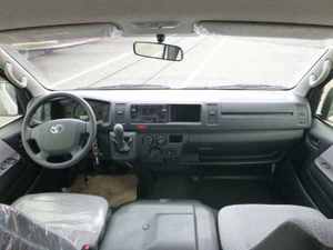 USADO para Hiace Mini Van Techo Alto 2.5L Turbo Transmisión Manual 5 Asientos Interior de Cuero Oscuro Volante a la Izquierda Neumáticos R21 - Product Image 4