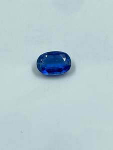พลอยไคยาไนต์ธรรมชาติคุณภาพสูง สีน้ำเงินเข้ม รูปทรงวงรี ขนาด 7x10 มม. น้ำหนัก 2.70 กะรัต แบบเม็ดเดี่ยว สำหรับทำเครื่องประดับ - Product Image 5