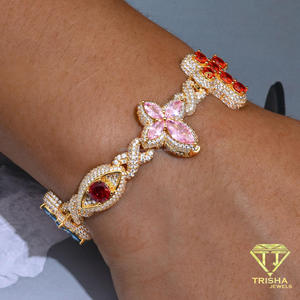 Bracelet à maillons floraux multicolores avec accents floraux roses et verts pour les acheteurs et les détaillants de bijoux de mode en gros - Product Image 2