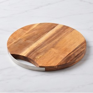 Planche à découper ronde en bois naturel brun avec anneau de base en métal - Product Image 3