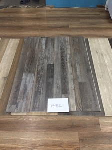 พื้น SPC แบบแข็ง VFLOOR รุ่นโมเดิร์น กันน้ำ ทนต่อรอยขีดข่วน ระบบคลิ๊กล็อค ติดตั้งง่าย ขนาดกลาง รับประกัน 5 ปี - Product Image 4
