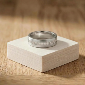 Bague de fiançailles empilable en or massif 10K 14K 18K avec diamants de laboratoire taille princesse, couleur DEF, clarté VS VVS - Product Image 3