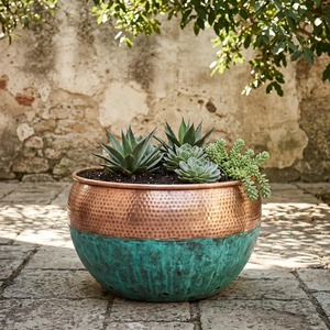 Bac à plantes en métal design pour jardins intérieurs et extérieurs, patios, balcons, arrangements végétaux et décoration de cour, provenant d'Inde. - Product Image 5