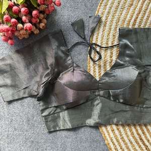 Blusa de diseñador con cuello en V, estilo seda del Sur, completamente cosida, lista para usar. - Product Image 2