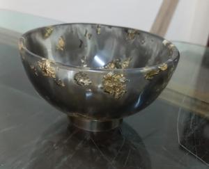 Bol à salade en résine fait main, bol de service décoratif, bol de table en feuille d'or pour la maison, la cuisine et les fêtes - Product Image 1