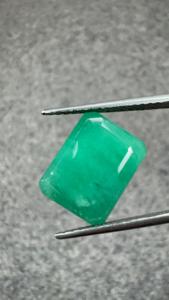 Pierre précieuse naturelle émeraude zambienne de 8,10 carats, taille octogonale, vert vif, pour la fabrication de bijoux, certifiée GIA avec rapport d'origine - Product Image 3