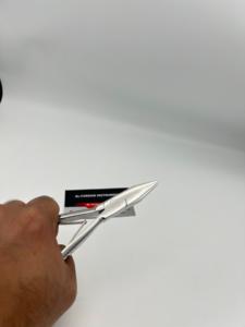 Alicates de punta plana de acero inoxidable sólido con acabado espejo plateado para extensiones de cabello, multifunción, con logotipo personalizado y estuche de cuero. - Product Image 3