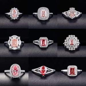 Anillo de compromiso de oro rosa con morganita ovalada y halo de diamantes redondos para mujer - Product Image 6