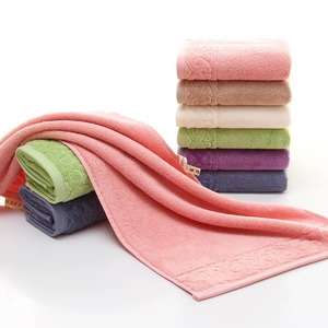 Serviettes en coton en gros à bas prix, grammage élevé, super absorbantes, séchage rapide, douces et lisses, serviettes de bain de qualité hôtelière de luxe, OEM en vrac - Product Image 3