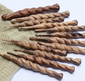 เข็มโครเชต์ไม้ธรรมชาติทำมือ ดีไซน์ไม่ซ้ำใคร (4มม.-16มม.) - Product Image 4