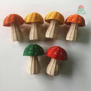 Elegante y Único, Ideal para la Imaginación de los Niños, Hongo de Ratán Hecho a Mano para la Habitación Infantil - Product Image 1