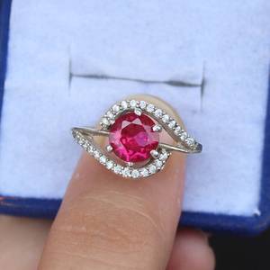 แหวนทับทิมแดง เงินแท้ 925 ประดับเพชรคิวบิกเซอร์โคเนีย แหวนอัญมณีสุดหรู ของขวัญสำหรับผู้หญิง - Product Image 1