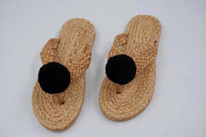 Sandales de plage respirantes en jacinthe d'eau pour femmes, fabriquées au Vietnam - Product Image 6
