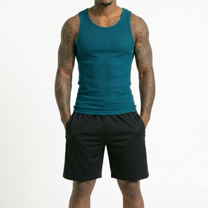 Débardeur uni de qualité supérieure pour hommes, doté d'une technologie de séchage rapide, léger et idéal pour l'extérieur. - Product Image 1