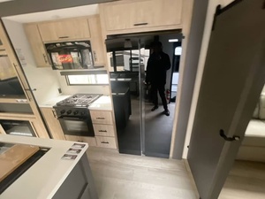 ใหม่ 2026 ฟอเรสต์ ริเวอร์ แคมป์ไซต์ อีลิท 36-R-F - Product Image 3