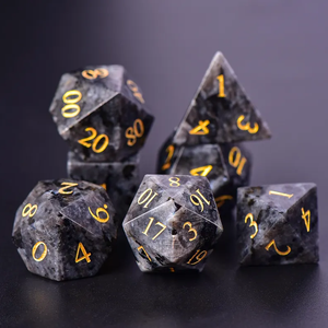 Dés en pierre de haute qualité, larvikite, cristal naturel, pierres de guérison reiki, pierres gravées, ensemble de dés personnalisés, cristal viking. - Product Image 6