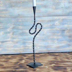 Soporte Artístico para Velas de Hierro con Construcción Metálica Resistente, Hecho a Mano para Decoración del Hogar, Eventos de Boda y Mesas de Restaurante - Product Image 1