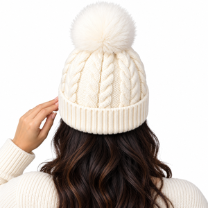 Bonnet d'hiver unisexe en tricot torsadé avec pompon de haute qualité, logo personnalisé, revers côtelé, chapeaux tendance, vente en gros, fournisseur de mode B2B USA - Product Image 2