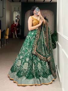 Ensemble Choli en Soie Vaishali Brodé Prêt-à-Porter pour Fêtes, Mariages, Diwali – Design Réversible, Séchage Rapide, Extensible, Protection Solaire - Product Image 3