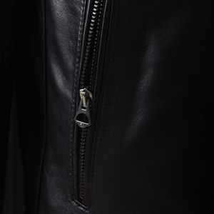 Chaqueta de cuero PU negra para hombre con cierre de cremallera, cuello alto, estilo motociclista, corte ajustado, longitud regular, disponible para la venta. - Product Image 4