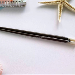 Baguettes en bois lisses finies à la main avec rainures antidérapantes, vaisselle durable pour la maison et les cuisines professionnelles - Product Image 1