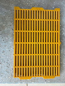 Suelo de Plástico Resistente con Rejillas para Granjas de Cerdos y Ganado, Estructura Doble, Antideslizante, Fácil Instalación, Múltiples Tamaños - Product Image 2