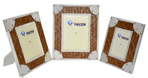 A SET OF THREE LEATHER PHOTO <b>FRAME</b> - Product Image 2