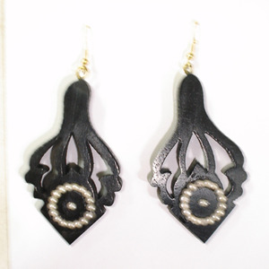 Pendientes de Madera AYAANS CREATIONS, Diseño de Resina Epoxi, Pintados a Mano, Impresos a Color, para Mujer, Ideales para Bodas - Product Image 1